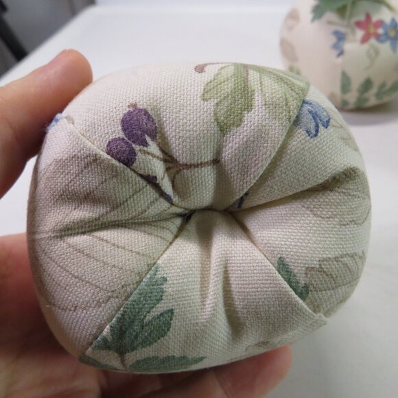VTG Fabric Covered (3) Apples Light Taupe or Off White color background - Picture 7 of 13